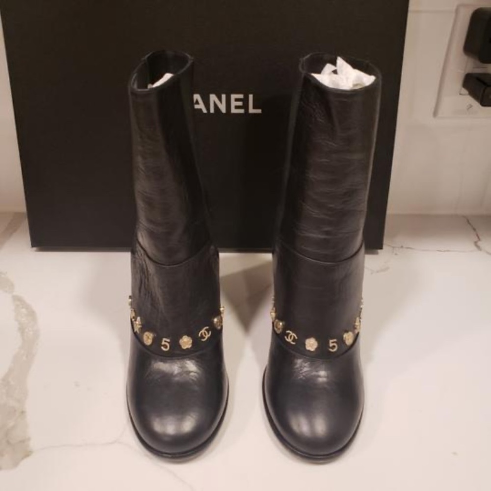 CHANEL 14B Camellia black leather ankle boots